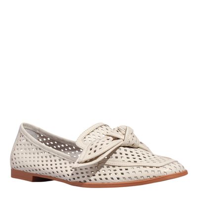 Mocassim Couro Marfim Bico Quadrado Laço