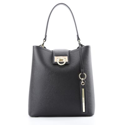 Bolsa Média Argola Metal Preta