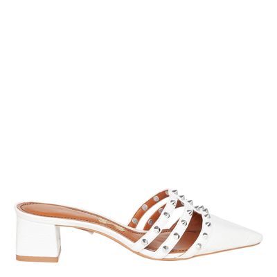 Mule Croco Envernizado Spikes Bico Fino Branco
