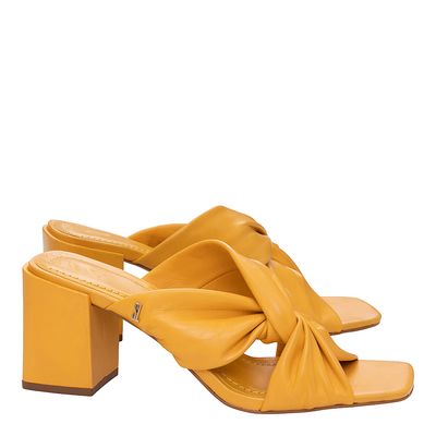 Mule Couro Salto Médio Grosso Nós Amarelo