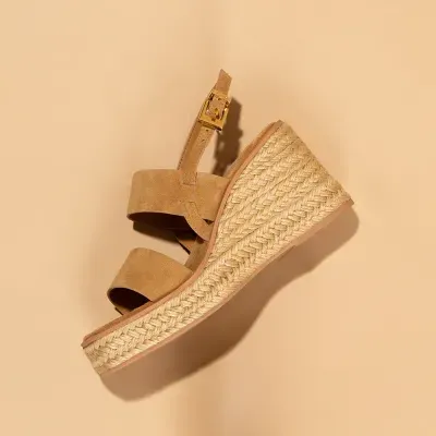 Sandália Espadrille Anabela Couro Camurça Caramelo