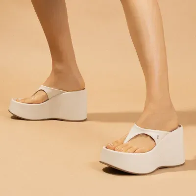 Sandália Plataforma Thong Couro Confort Off White