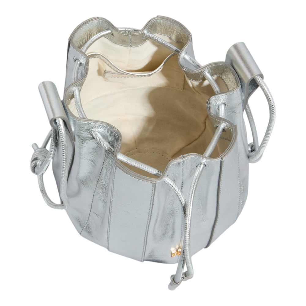 Bolsa Bucket Pequena Napa Metalizada Prata Alça Transversal - Degalls