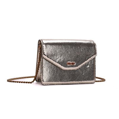 Bolsa Envelope Metalizada Dourada Alça Corrente Transversal