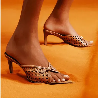 Mule Bico Folha Couro Tressê Bege Mocha