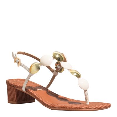 Sandália Verniz Off White Salto Grosso Tachas