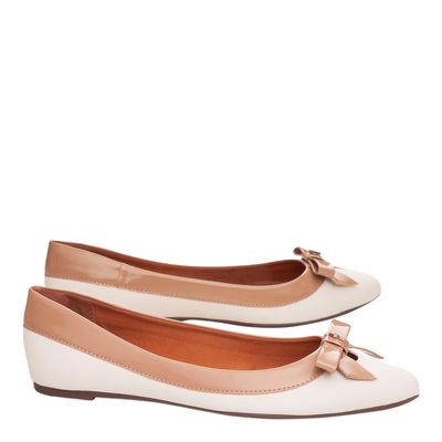 Sapatilha De Bico Fino Off White com Laço
