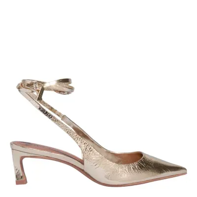 Scarpin Couro Metalizado Dourado Bico Fino Salto Baixo