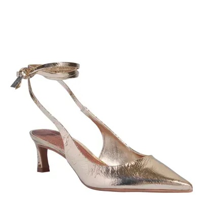 Scarpin Couro Metalizado Dourado Bico Fino Salto Baixo