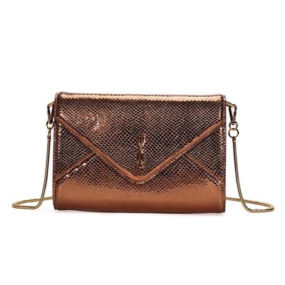Bolsa Clutch Envelope Metalizada Transversal Bronze