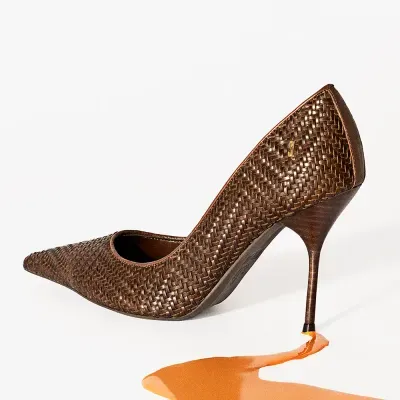 Scarpin Tressê Bico Fino Salto Agulha Marrom Cocoa