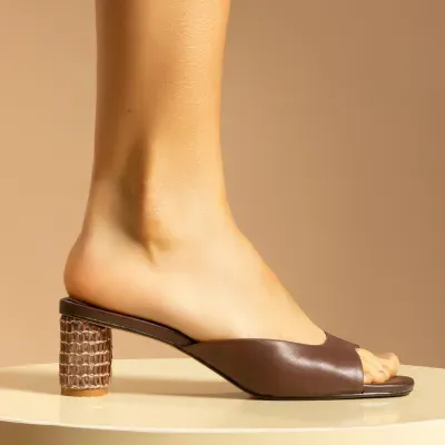 Mule Couro Nobre Marrom Dark Salto Grosso