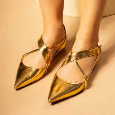 Sapatilha Couro Metalizado Bico Fino Dourada