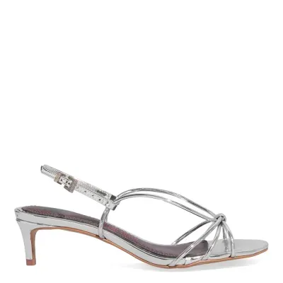Sandália Metalizada Tiras Finas Prata Salto Baixo