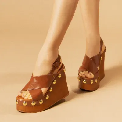 Espadrille Plataforma Napa Marrom Tachas