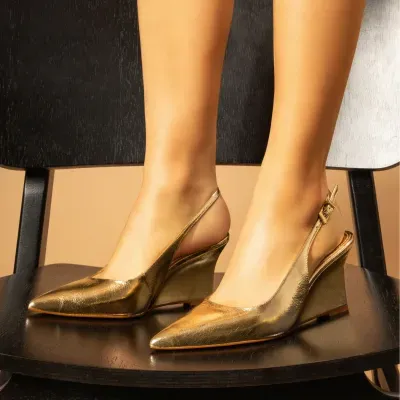 Scarpin Slingback Couro Metalizado Anabela