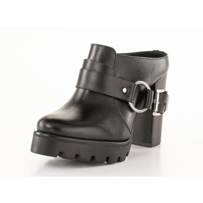 Bota Tratorada Cano Curto Preta