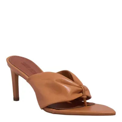 Mule Thong Couro Bico Folha Salto Fino Bege