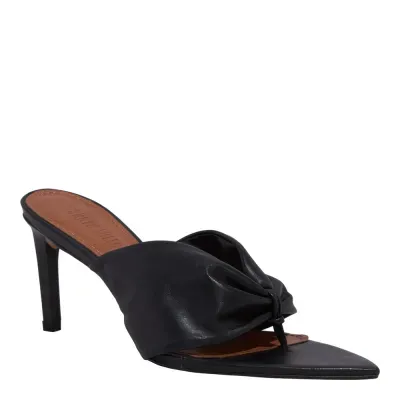 Mule Thong Couro Bico Folha Salto Fino Preto