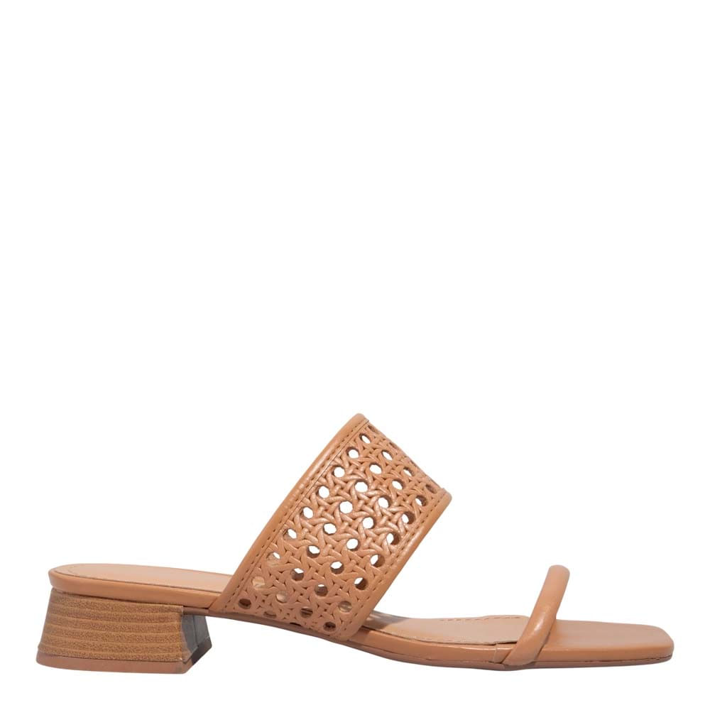Mule Couro Tressê Off White Bico Quadrado - Santa Lolla