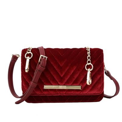 Bolsa Pequena Veludo Corrente Vinho e Dourado