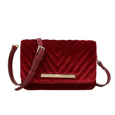 Bolsa Pequena Veludo Corrente Vinho e Dourado