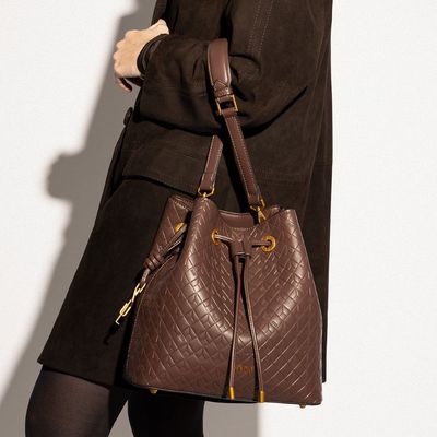 Bolsa Bucket Média Soft Cubos Marrom Dark Alça Dupla