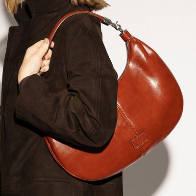 Bolsa Meia Lua Material Rustico Marrom Terracota Alça De Ombro