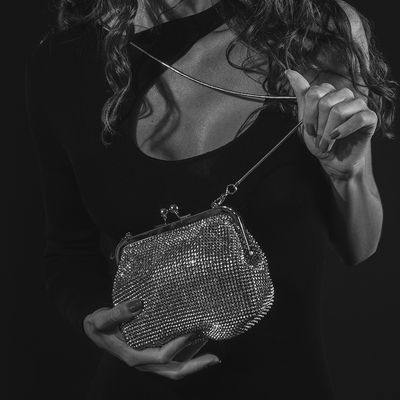 Bolsa Preta Cristal com Strass e Fecho Retrô