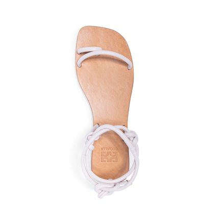 Rasteira tiras finas couro creme