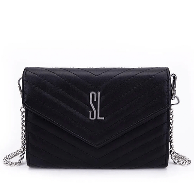 Bolsa Pequena Preta com Corrente Prata