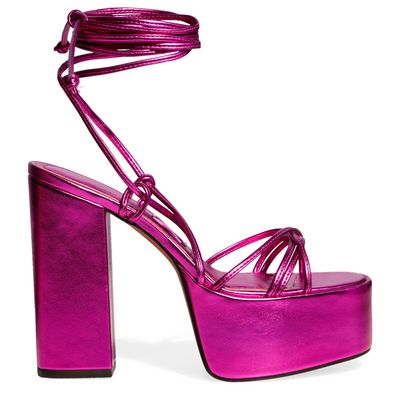 Sandália Plataforma Meia Pata com Cabedal de Tiras Finas de Amarração Metalizada Rosa Pink