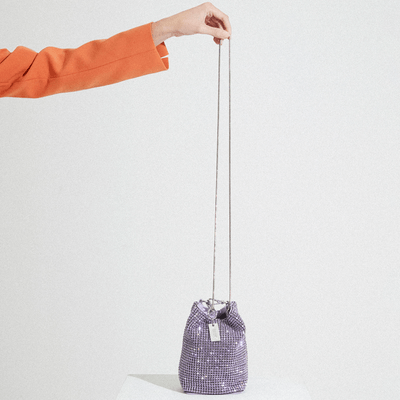 Bolsa Bucket Malha Cristal Strass Lilás Alfazema