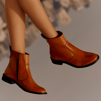 Bota Couro Cano Curto Caramelo Salto Baixo