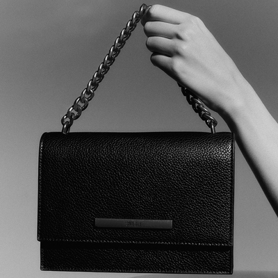 Bolsa Tiracolo Bege Alça Corrente Dourada