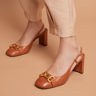 Scarpin Slingback Caramelo Couro Nobre Bico Quadrado