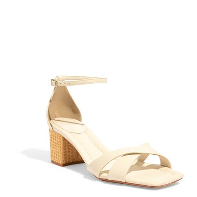 Sandália Off White Salto Bloco Baixo