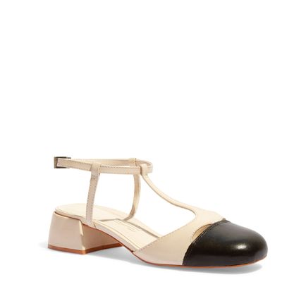 Scarpin Boneca Off White Couro Salto Baixo E Bico Redondo