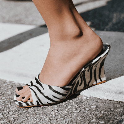 Mule Couro Animal Print Zebra Salto Anabela