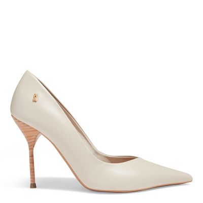 Scarpin One Couro Nobre Soft Off White Bico Fino Salto Agulha