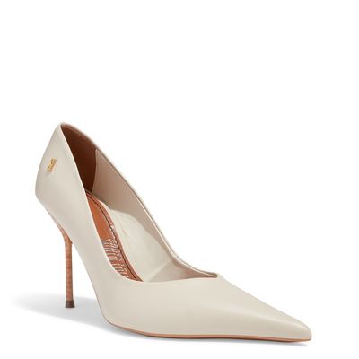Scarpin One Couro Nobre Soft Off White Bico Fino Salto Agulha