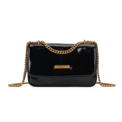 Bolsa Pequena Envernizada Glossy Preta Alça Corrente