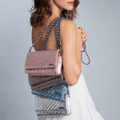 Bolsa Pequena Metalizada Azul Alça Corrente Transversal