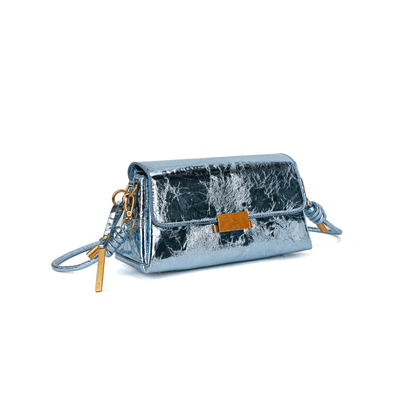 Bolsa Pequena Metalizada Crinkle Azul Claro Alça de Ombro