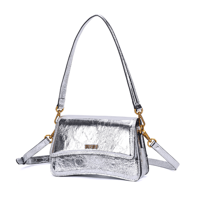 Bolsa Pequena Metalizada Crinkle Prata Alça de Ombro
