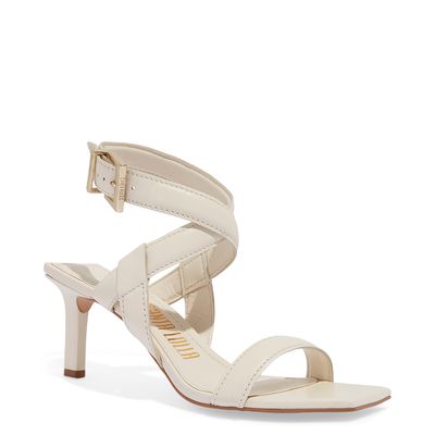 Sandália Couro Pelica Soft Off White Salto Baixo Fino