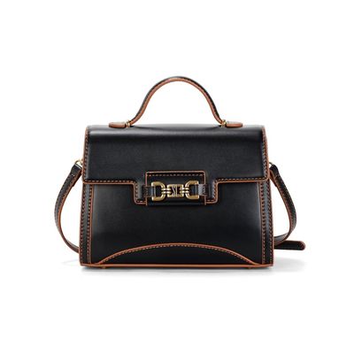 Bolsa Soft Preta Com Detalhes Marrom Alça De Mão