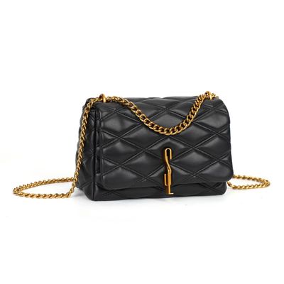 Bolsa Soft Preta Alça Corrente Transversal