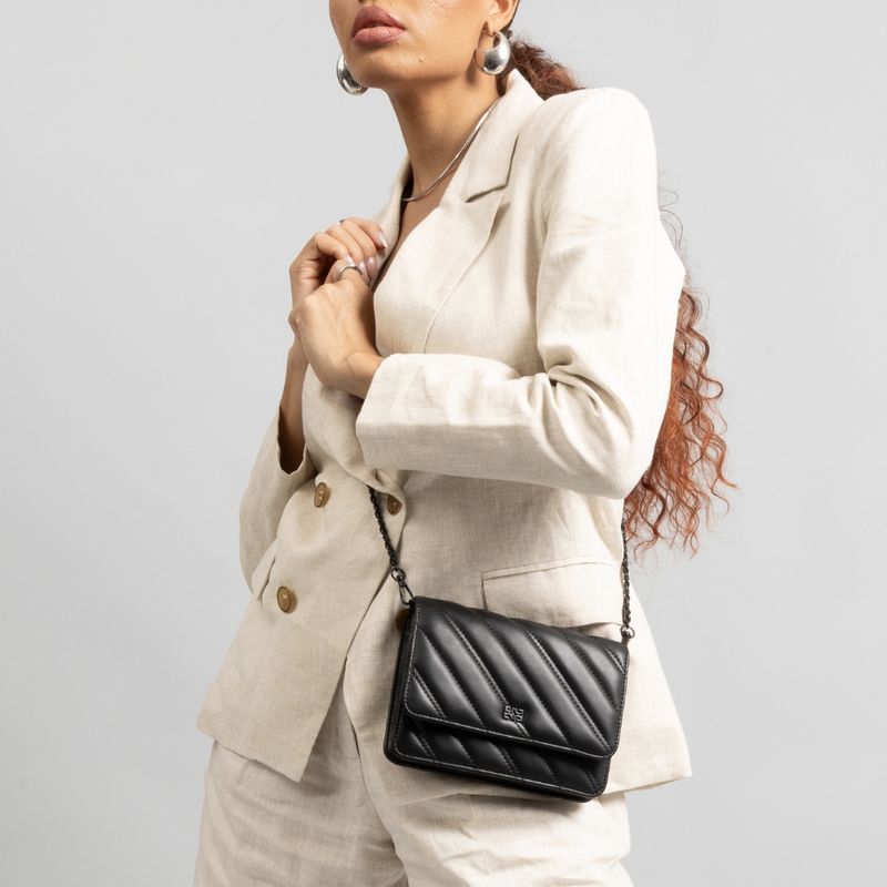 0076.5195.0038.0031_Bolsa_pequena_matelasse_transversal_preta_humanizada
