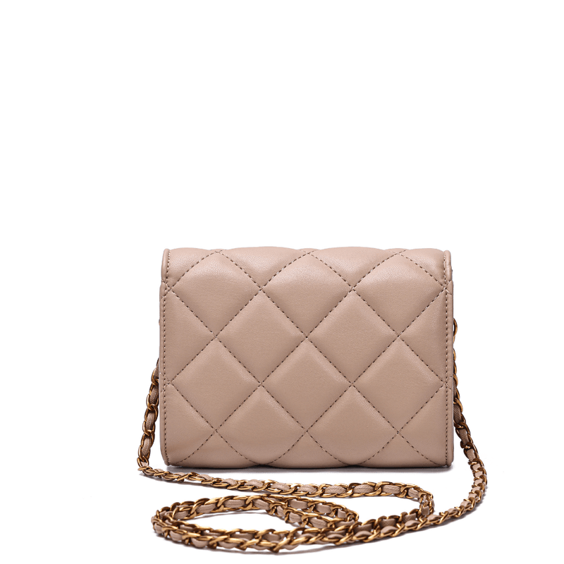 0975.519E.0038.0A5C_Bolsa_pequena_matelasse_transversal_3.png